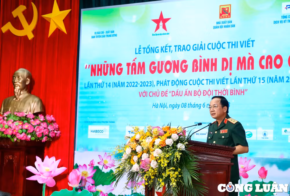 bao quan doi nhan dan trao giai cuoc thi viet nhung tam guong binh di ma cao quy lan thu 14 hinh 3
