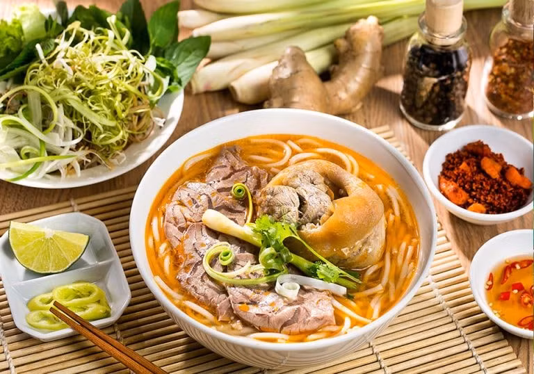 nhung mon an nhat dinh phai thuong thuc khi den viet nam hinh 3