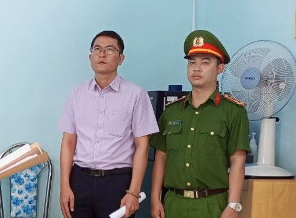 bat pho gd chi nhanh van phong dang ky dat dai huyen khanh vinh ve toi nhan hoi lo hinh 1