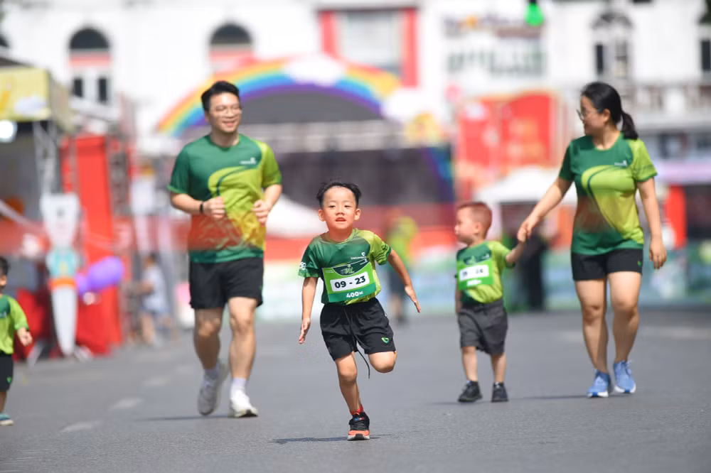 giai chay vietcombank lets run 2023 huong ung thang hanh dong vi tre em hinh 4
