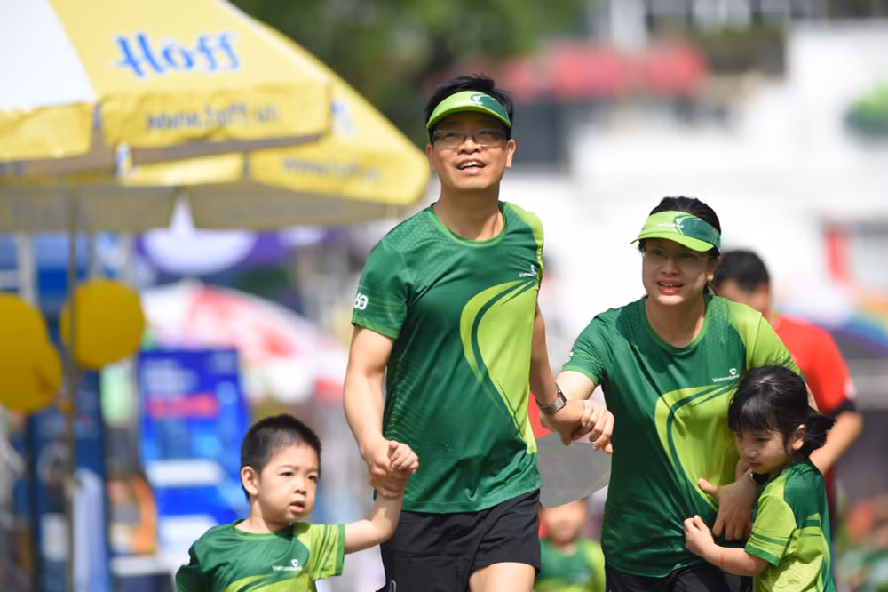 giai chay vietcombank lets run 2023 huong ung thang hanh dong vi tre em hinh 10