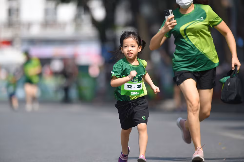 giai chay vietcombank lets run 2023 huong ung thang hanh dong vi tre em hinh 5