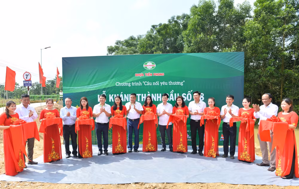 nhua tien phong khanh thanh cau noi yeu thuong 98 cau khe tuan tai ha tinh hinh 1