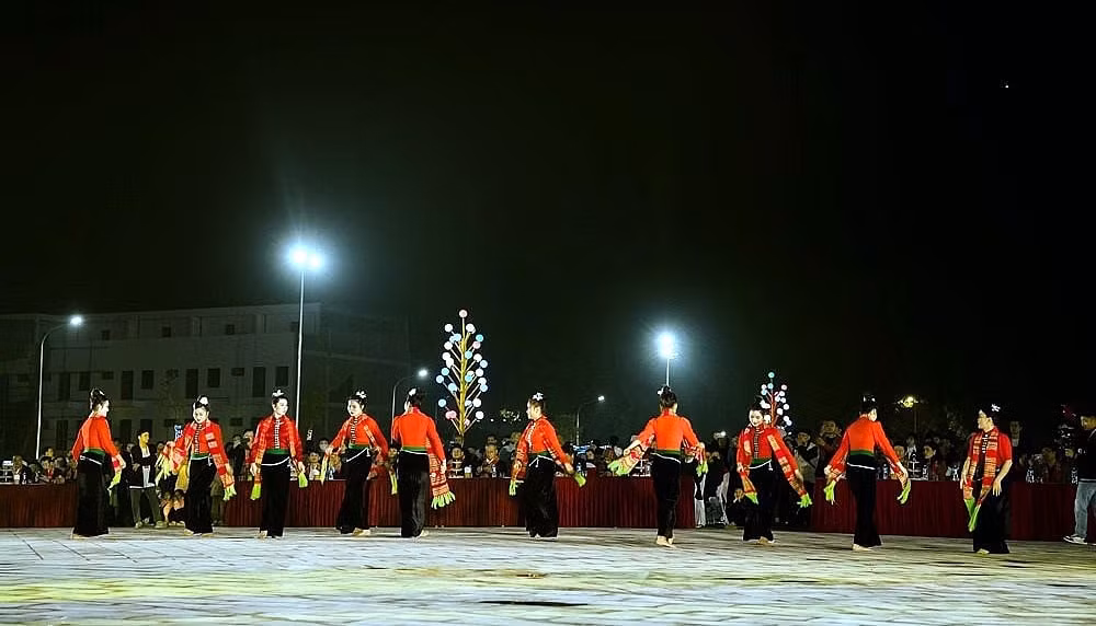 lang dong dem dai xoe thai hinh 4