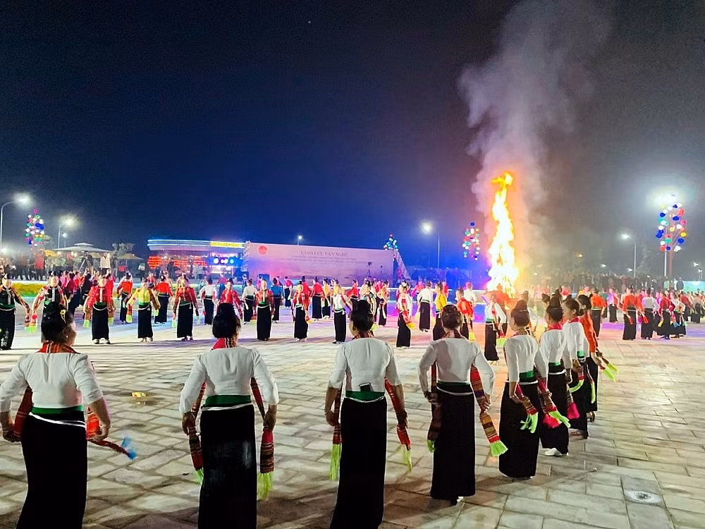 lang dong dem dai xoe thai hinh 5
