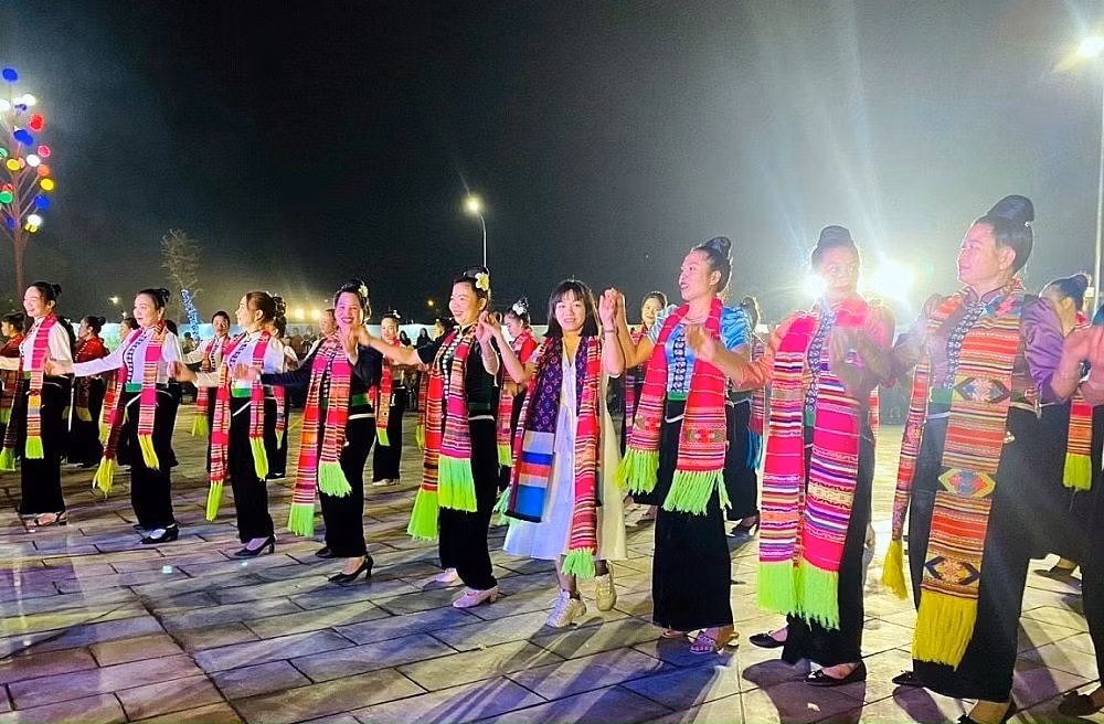 lang dong dem dai xoe thai hinh 12