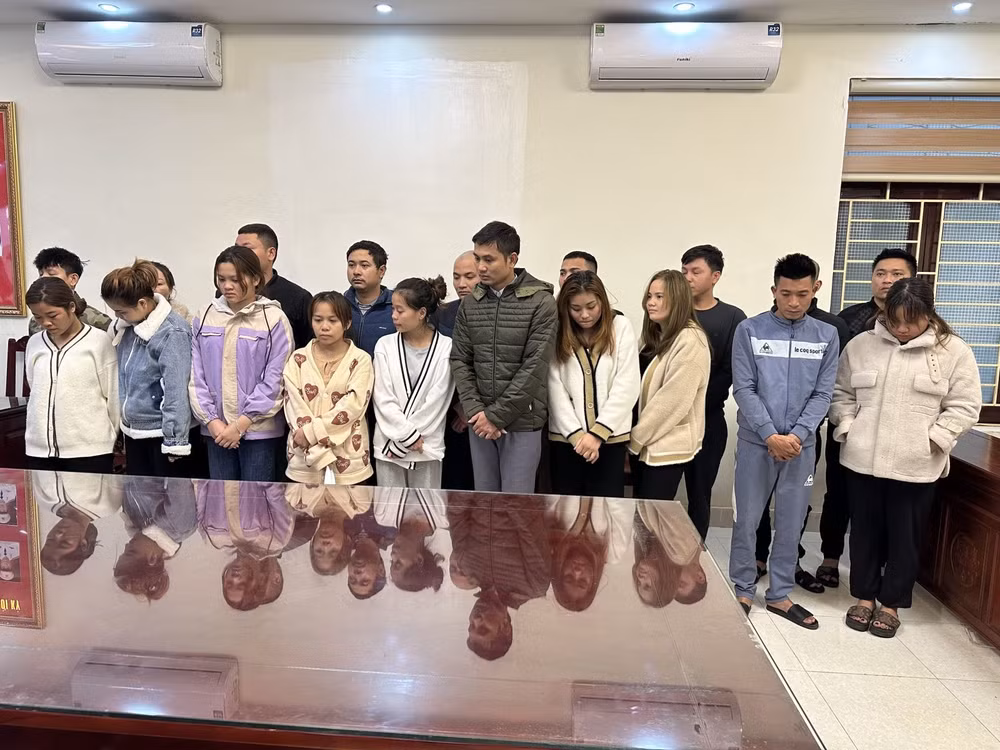 dang bi tam dinh chi quan karaoke van mo cua cho khach su dung ma tuy hinh 1