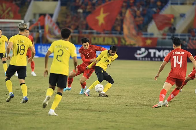 danh bai malaysia 3 0 doi tuyen viet nam vuon len dan dau bang b aff cup 2022 hinh 3