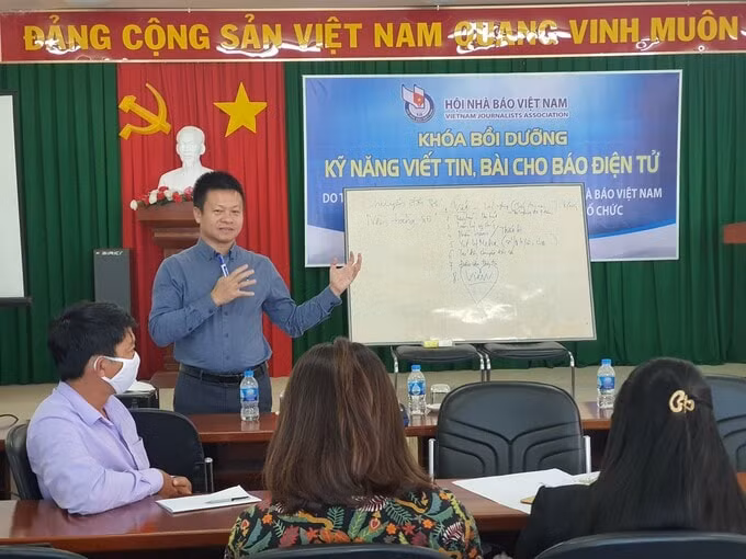 dao tao boi duong nghiep vu bat kip xu huong bao chi moi hinh 1