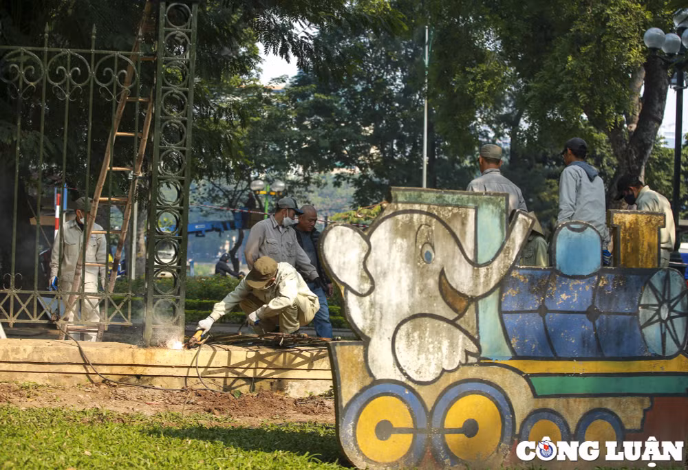 ha noi bat dau go bo rao chan cong vien thong nhat hinh 6