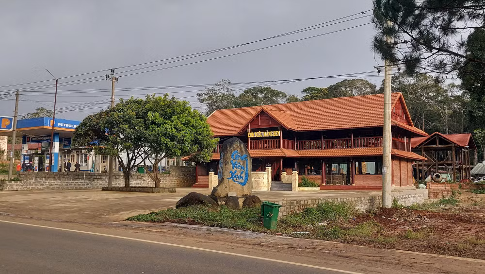 nup bong du an bao ton hoa phong lan de xay dung nha hang trai phep hinh 1