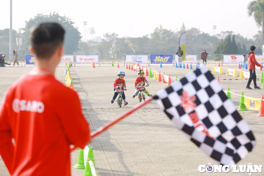 ha noi man nhan voi giai dua xe thang bang toan quoc danh cho cac tay dua nhi hinh 19