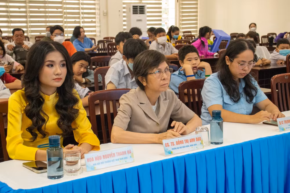 hoa hau nguyen thanh ha mang mua xuan yeu thuong cho tre gap kho khan sau covid 19 hinh 5