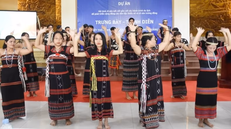 trung bay trinh dien di san nghe det tho cam cua nguoi co tu hinh 2
