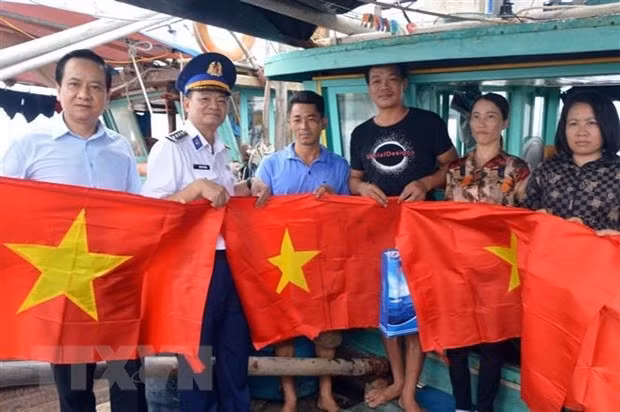 day manh tuyen truyen phoi hop thuc thi luat canh sat bien viet nam hinh 2