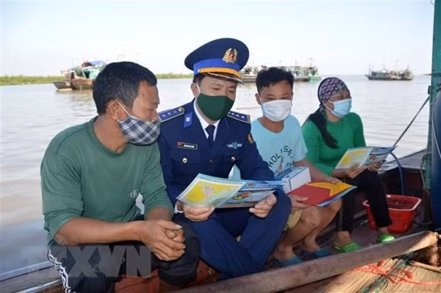 day manh tuyen truyen phoi hop thuc thi luat canh sat bien viet nam hinh 1