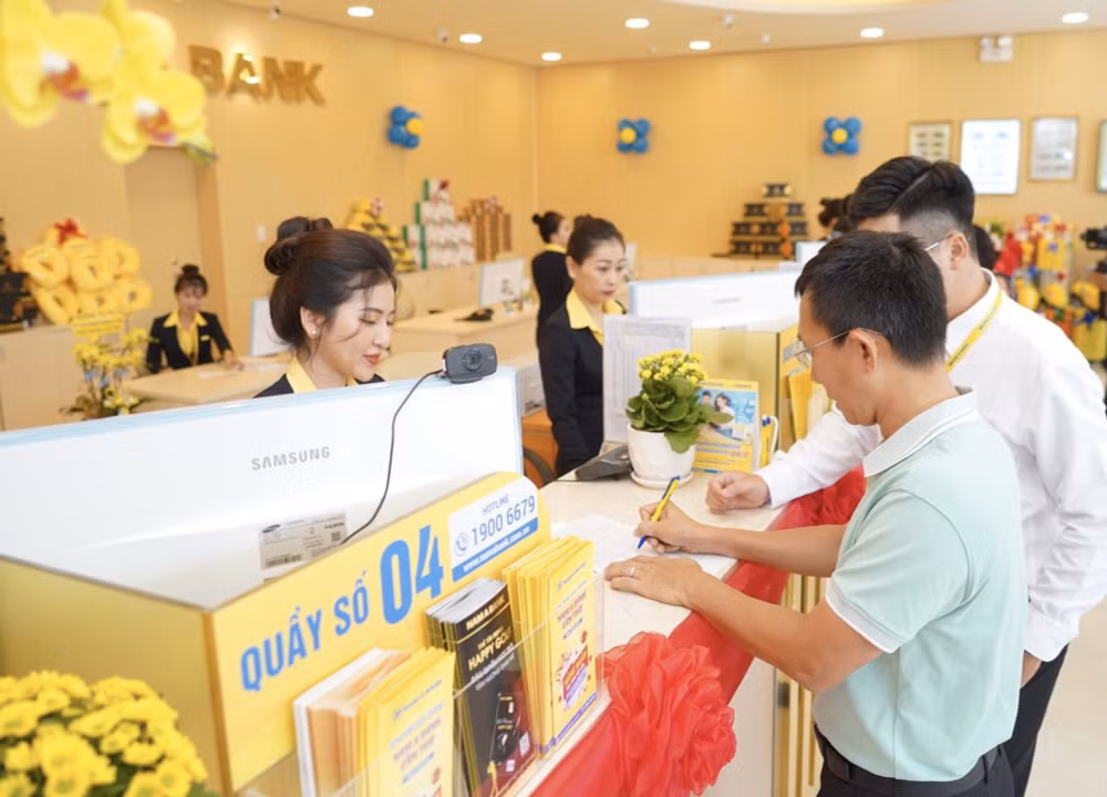 ngan hang tiep tuc giam lai suat cho vay dong hanh cung khach hang vuot kho hinh 1