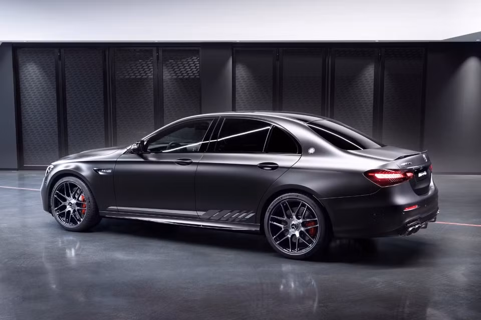 mercedes amg e 63 s 4matic final edition ra mat tai nhat ban gia ban hon 180000 usd hinh 9