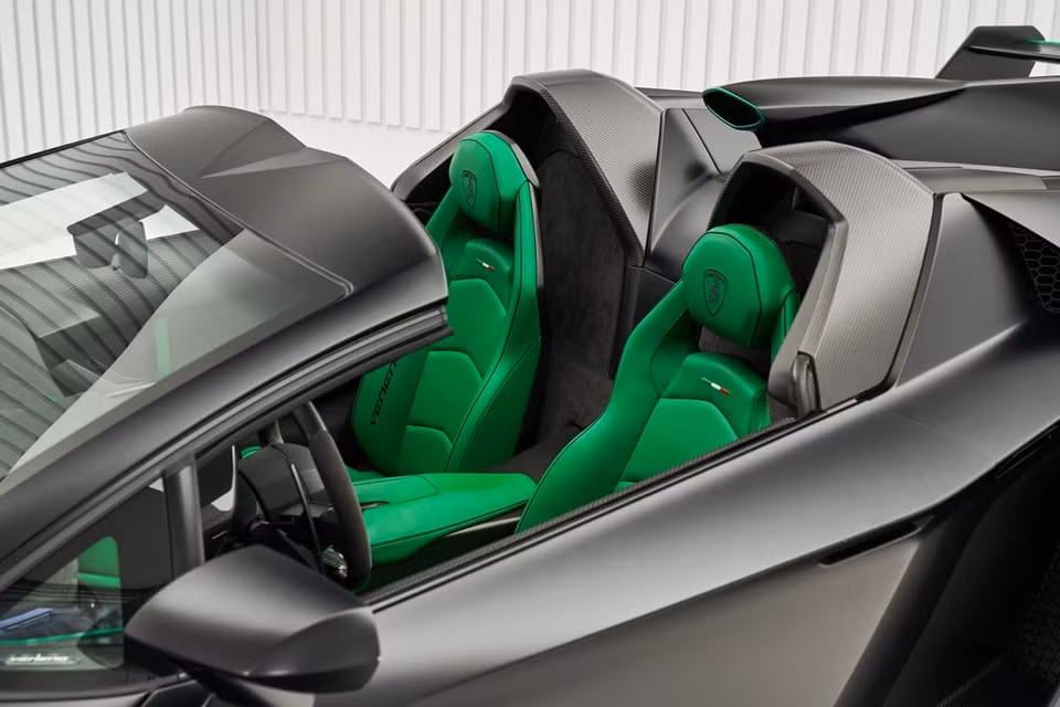 lamborghini veneno roadster co gia gan 10 trieu usd hinh 6