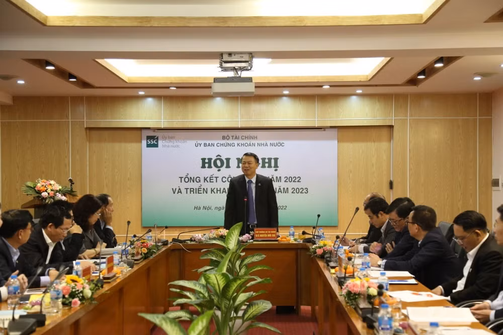 nam 2022 so luong dau tu chung khoan moi tang gap doi du thi truong giam rat manh hinh 1