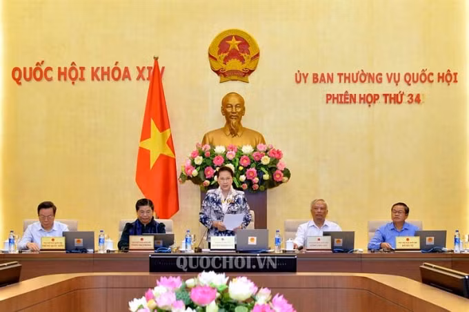 Chủ tịch Quốc hội Nguyễn Thị Kim Ngân phát biểu khai mạc Phiên họp thứ 34 của Ủy ban Thường vụ Quốc hội. Ảnh: Cổng TTĐT Quốc hội