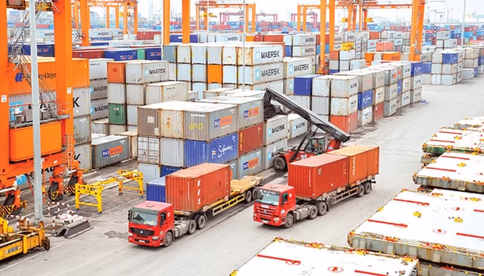 Các doanh nghiệp có vốn đầu tư trực tiếp nước ngoài (FDI) đang chiếm ưu thế lớn về kim ngạch xuất khẩu, nhập khẩu. (Ảnh TL)