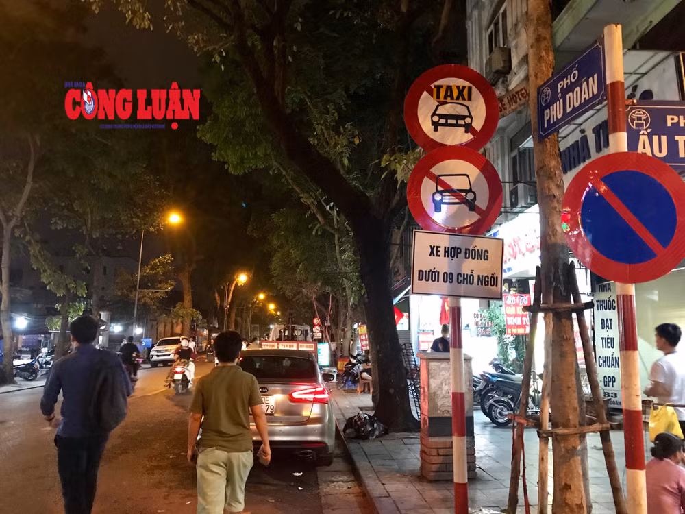 Hà Nội hiện vẫn áp dụng quy định cấm taxi và taxi công nghệ trên 11 tuyến phố