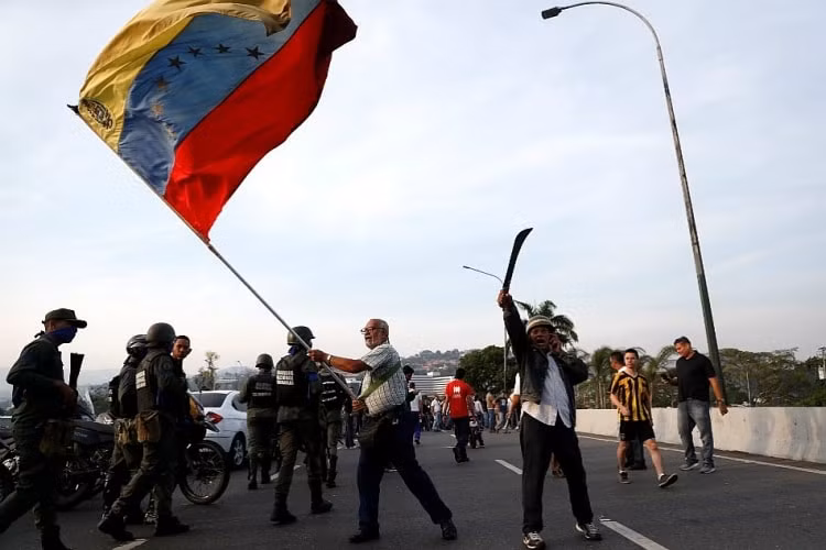 Người biểu tình ở Venezuela. Ảnh: RT.