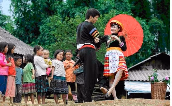 Giá trị lớn nhất của “Chợ tình Khâu Vai” là tính nhân văn sâu sắc. Đây là phiên chợ ca ngợi tình yêu đôi lứa trong sáng, thủy chung có sức lan tỏa lớn trong cộng đồng... Ảnh: Baohagiang