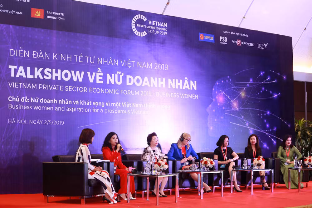 Phiên tọa đàm về nữ doanh nhân, với chủ đề 
