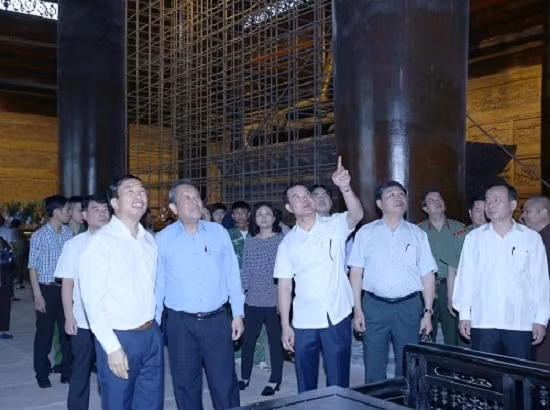 Phó Thủ tướng Thường trực Trương Hòa Bình đi kiểm tra công tác chuẩn bị cho Đại lễ. Ảnh: VGP