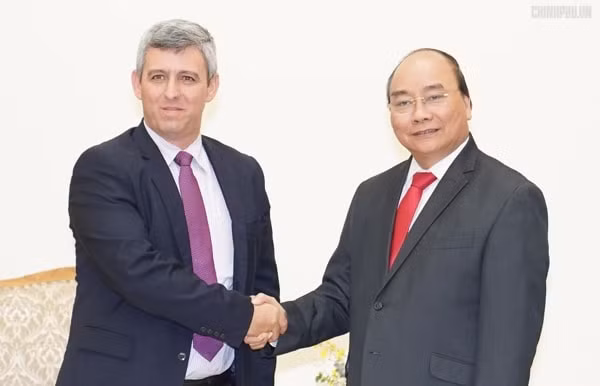 Thủ tướng Chính phủ Nguyễn Xuân Phúc tiếp Bộ trưởng Bộ Truyền thông Cuba Jorge Luis Perdomo Di-Lella. Ảnh: VGP