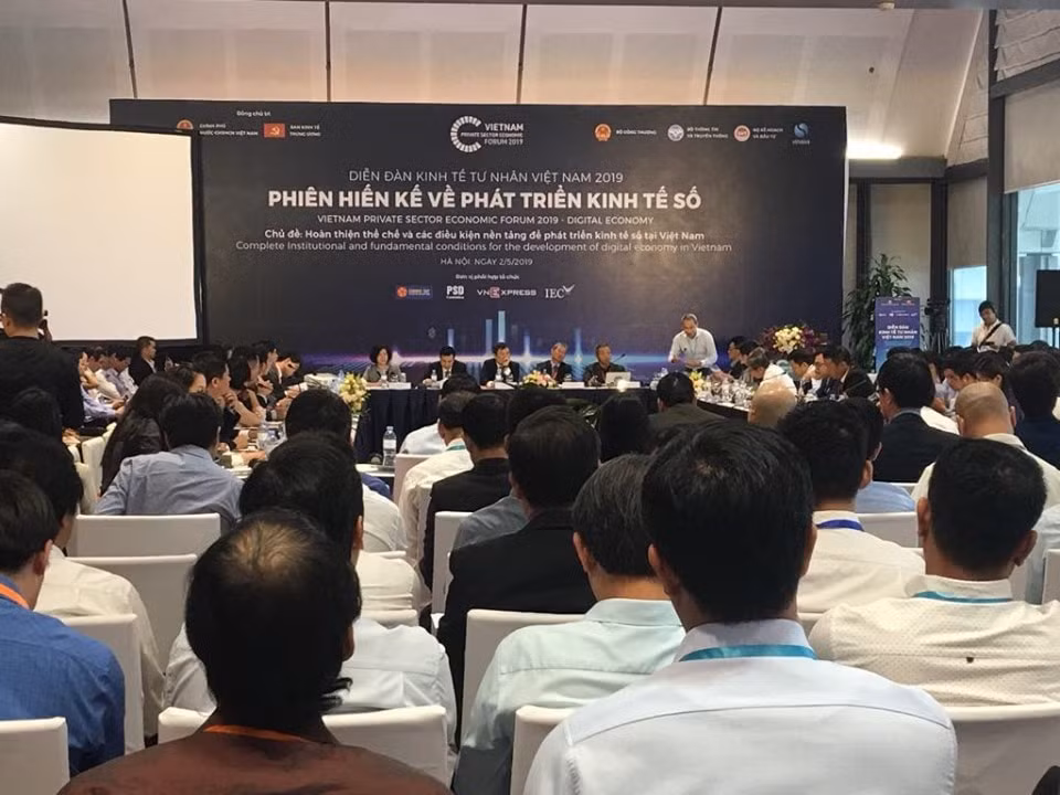 Các đại biểu tham gia phiên hiến kế về phát triển kinh tế số. Ảnh: Thành Nam