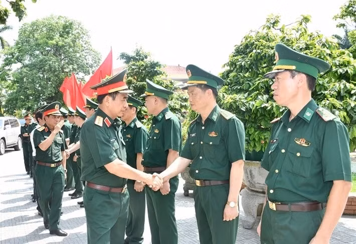 dai tuong phan van giang lam viec tai tinh thua thien hue hinh 3