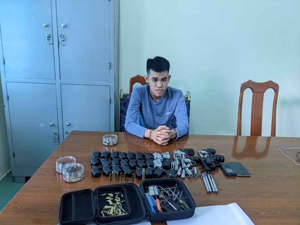 kon tum thanh nien 9x che tao nhieu loai sung roi dang len mang rao ban hinh 1