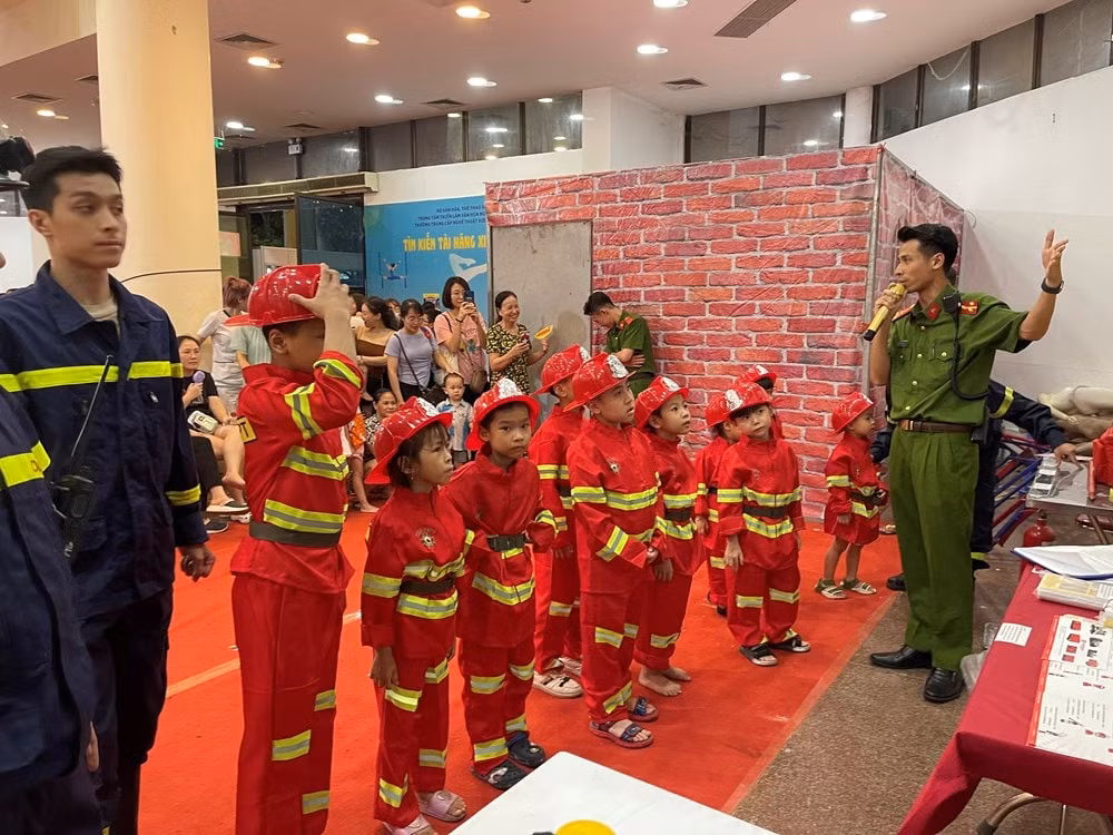 cap doi xuan bac tu long tham gia ngay hoi the gioi tuoi tho lan thu 25 hinh 3
