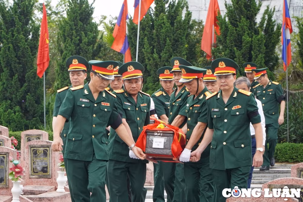 nghe an truy dieu va an tang 87 hai cot liet si hy sinh tai lao hinh 2