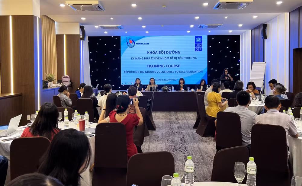 gan 40 nha bao tham gia khoa boi duong ky nang dua tin ve nhom de bi ton thuong hinh 2