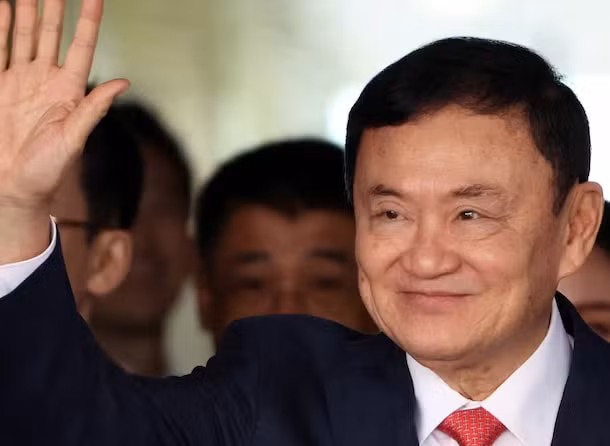 thai lan sap truy to cuu thu tuong thaksin vi xuc pham hoang gia hinh 1
