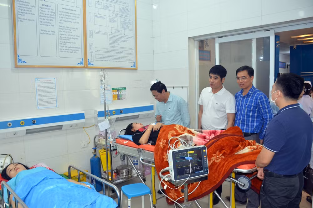 73 cong nhan may bi ngo doc thuc pham sau bua an trua tai nghe an hinh 1