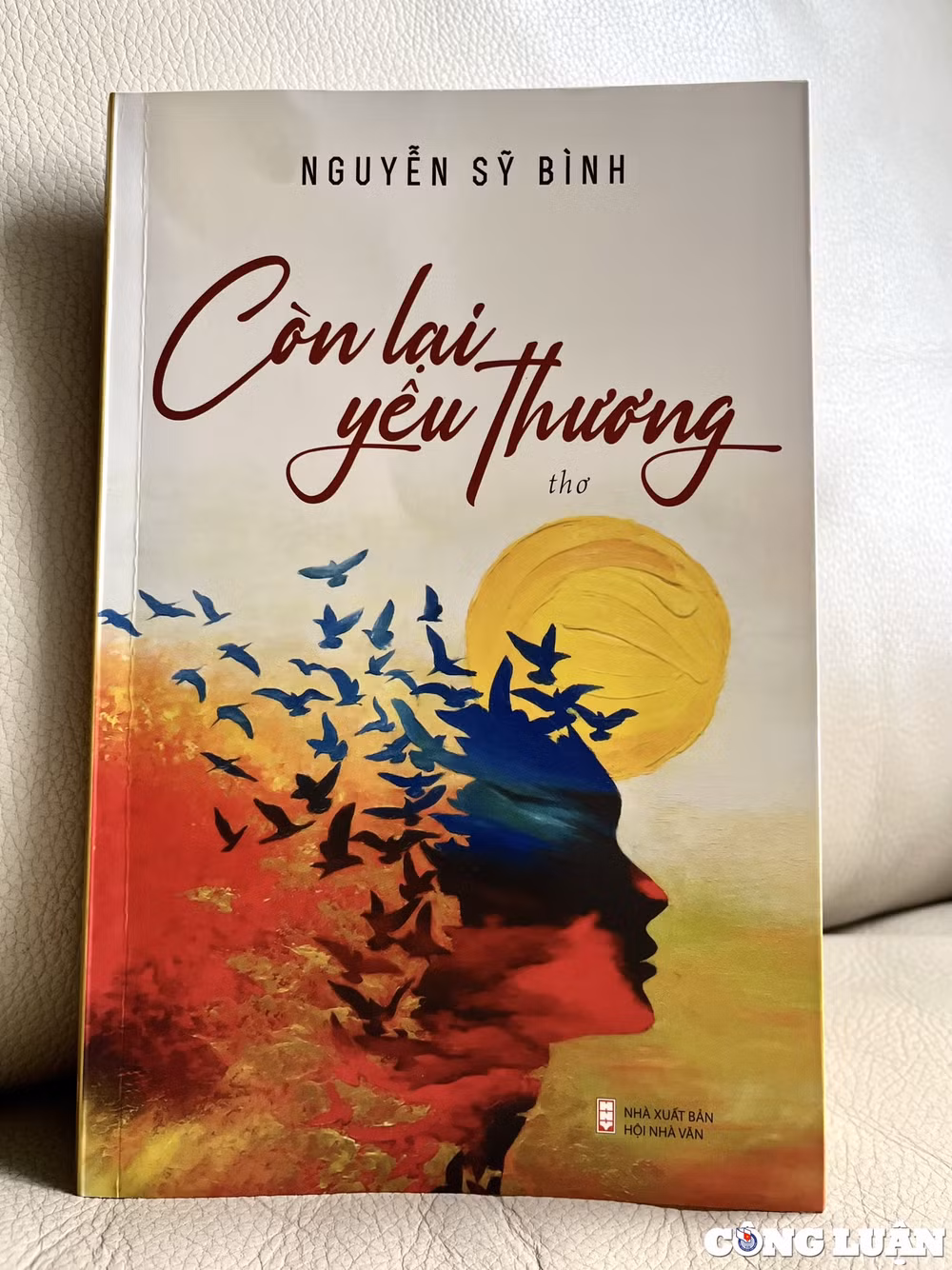 nha tho nguyen sy binh ra mat cuon sach con lai yeu thuong hinh 2