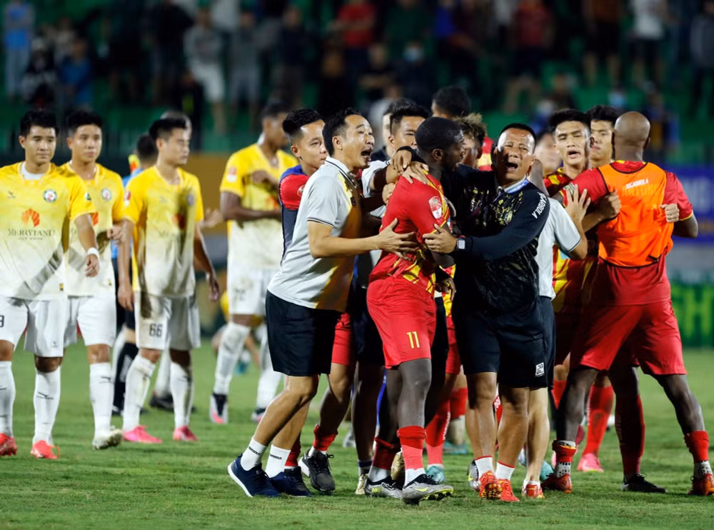 vong 5 vleague va cham nay lua va nguy co dinh an phat hinh 1