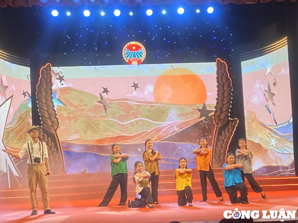 moi bai bao la mot buc tranh da sac mau giau suc song ve nong nghiep nong dan nong thon hinh 1