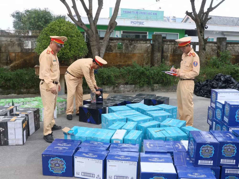 lien tiep phat hien so luong lon hang hoa khong ro nguon goc di qua ha tinh quang binh hinh 2