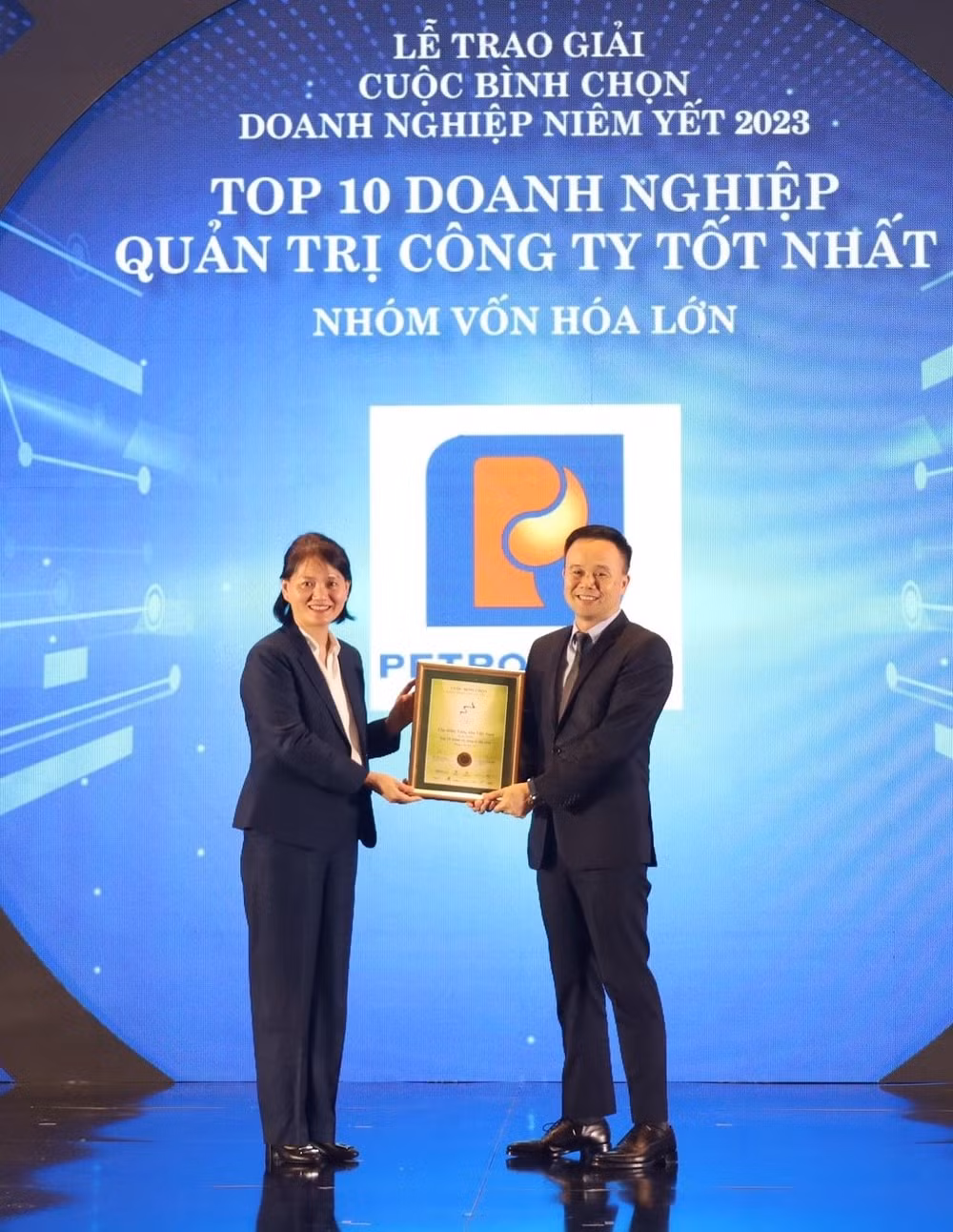 petrolimex duoc vinh danh top 10 doanh nghiep quan tri cong ty tot nhat nhom von hoa lon nam 2023 hinh 1