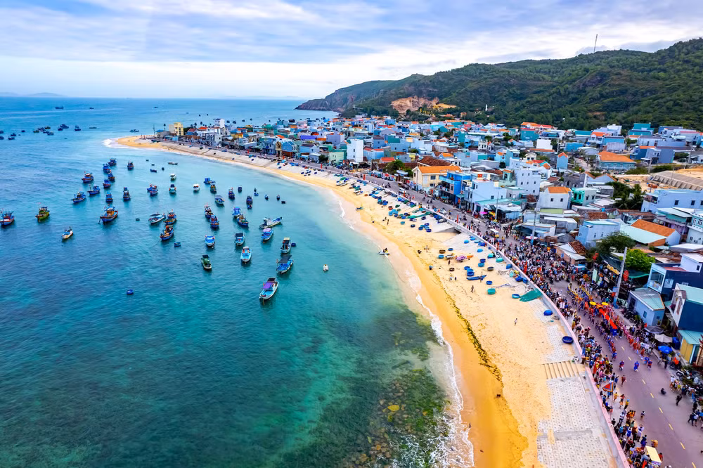 den nam 2030 binh dinh co tong luot khach du lich dat 12 trieu khach nam hinh 1