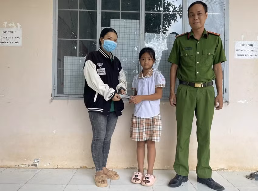 nhat duoc 14 trieu dong nu sinh lop 3 tim nguoi tra lai hinh 1