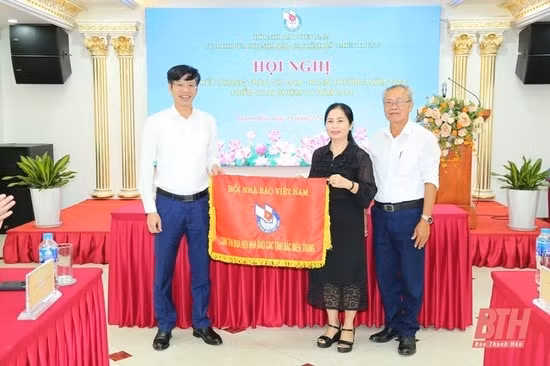 cum thi dua hoi nha bao 6 tinh bac mien trung thao luan 11 nhiem vu trong tam 2024 hinh 4