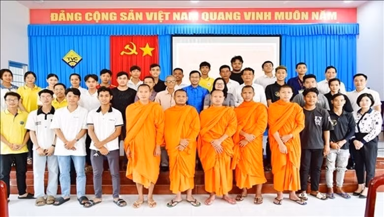 tra vinh 54 hoc vien duoc truyen day ky thuat che tac mao mat na cua nguoi khmer hinh 2