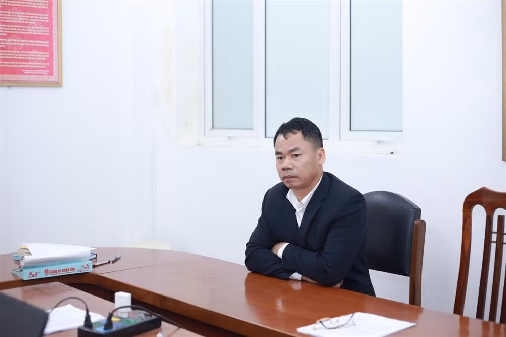 hoa binh bat tam giam chu tich lien doan lao dong huyen lac son hinh 1